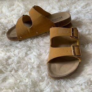 Mudd sandals